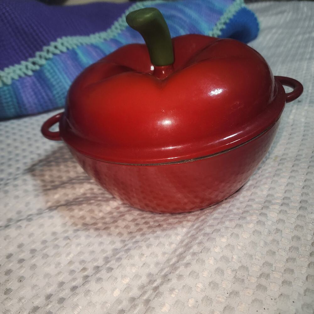 TECHNIQUE EUC ENAMELED RED TOMATO  CAST IRON DUTCH OVEN POT 2 QT